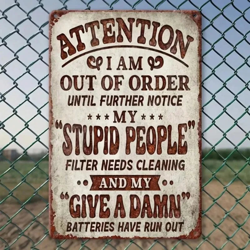 Retro Metal Wall Sign “Notice I’m Broken” – Weatherproof Vintage Iron