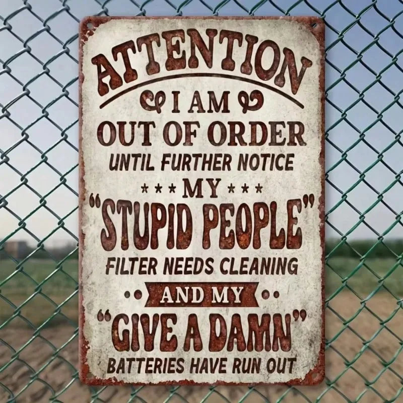 Retro Metal Wall Sign “Notice I’m Broken” – Weatherproof Vintage Iron