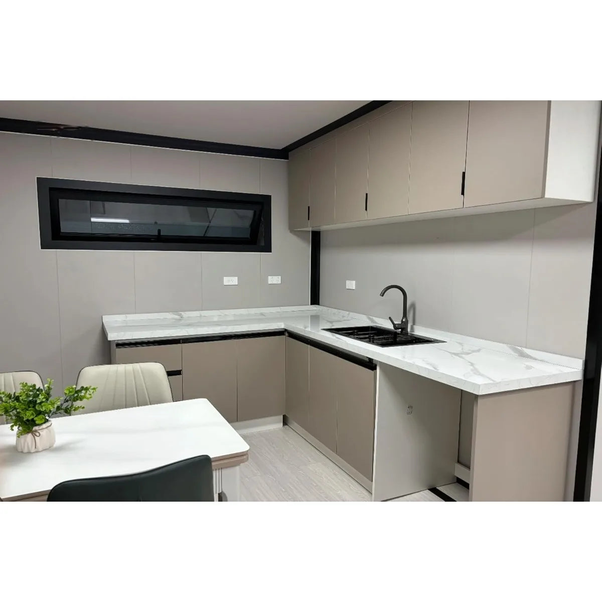 Expandable Prefab House – 3-Bedroom Mobile Tiny Home with Full Kitchen & Bathroom, Modern Modular Living Solution